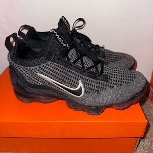 Nike Air Vapormax black/grey sneakers